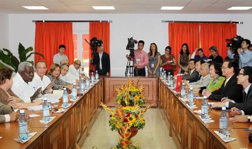 Премьер-министр СРВ встретился с председателем Национальной ассамблеи народной власти Кубы - ảnh 1